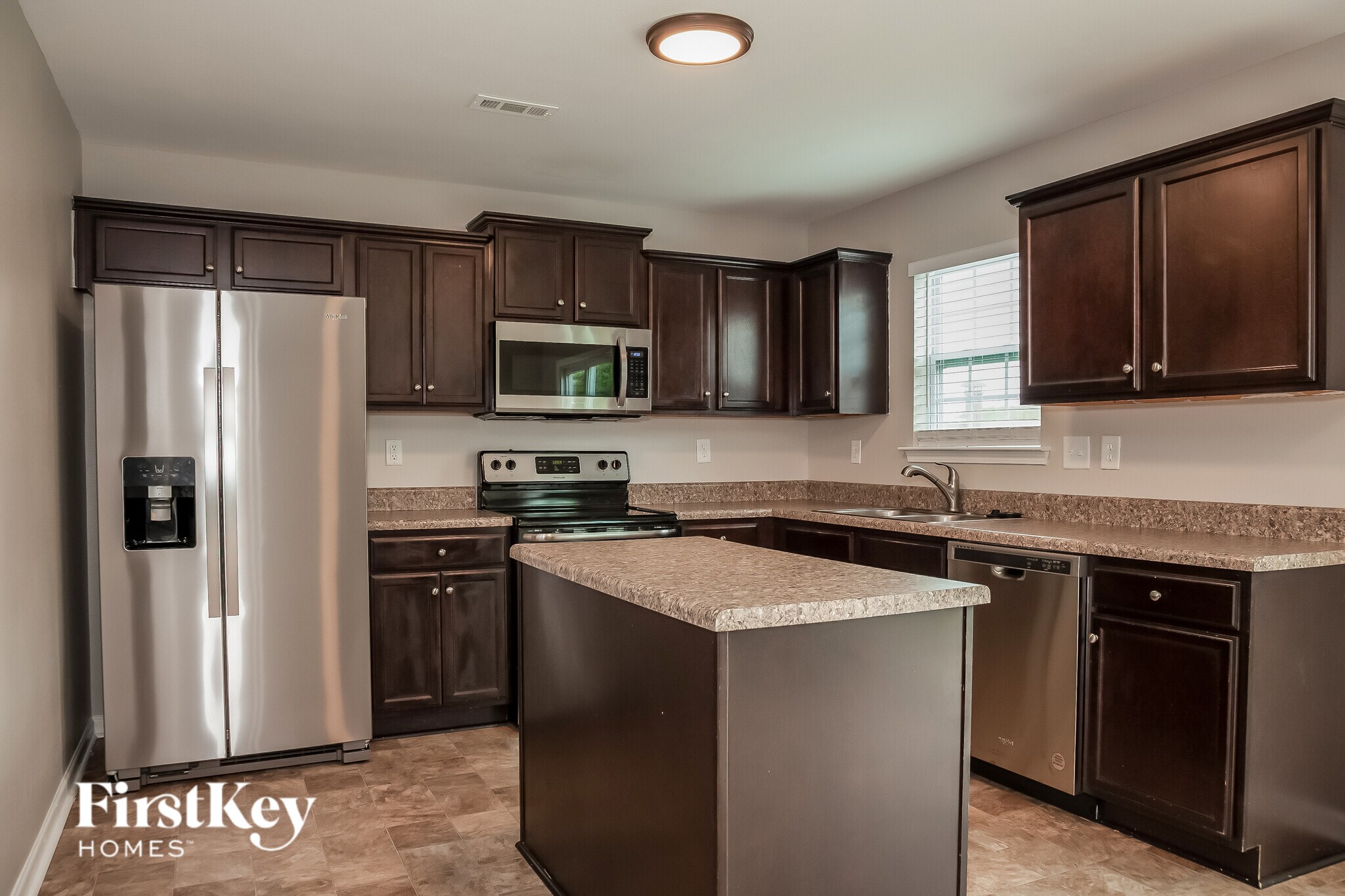 Building Photo - 1920 Windy Willow Ln