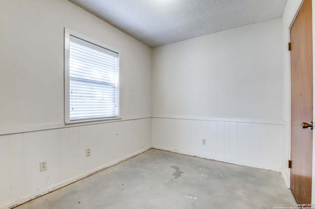 Building Photo - 833 Timber Dr
