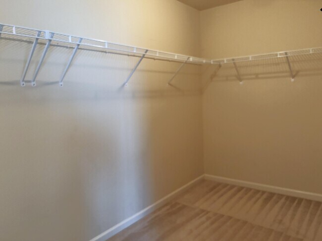 Building Photo - 781 Bridgewater Dr