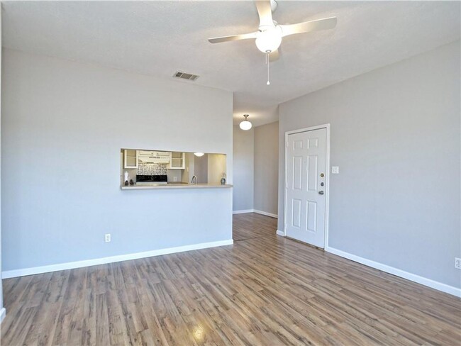 Building Photo - Beautiful 1 Bedroom, 1 Bath Condo Near The...