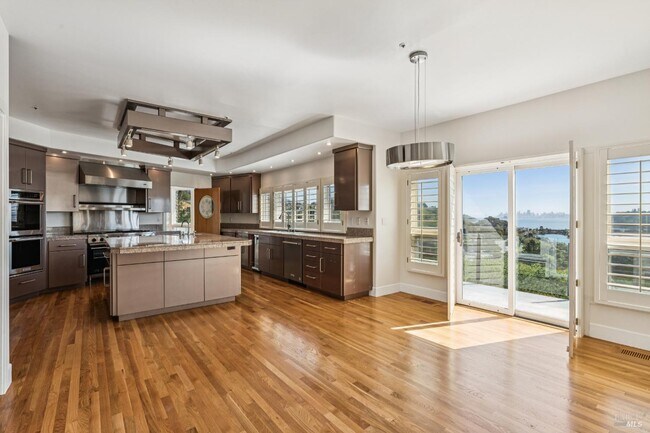 Building Photo - 95 Spring Ln