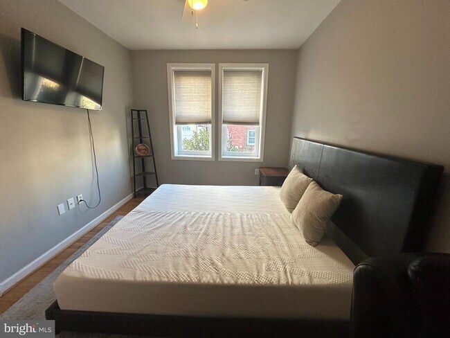 Building Photo - 314 V St NE