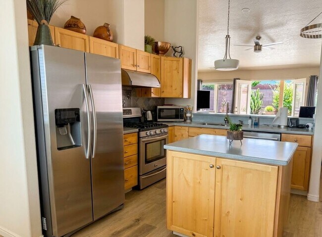 Building Photo - Snow Canyon Single Family