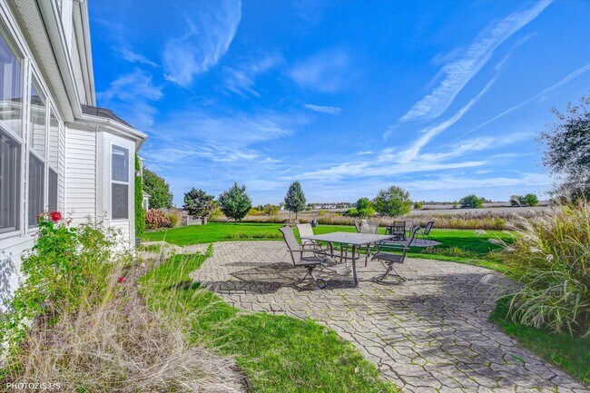 Building Photo - 24525 Champion Dr