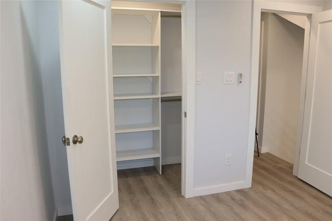 Building Photo - 8903 Mesa Dr