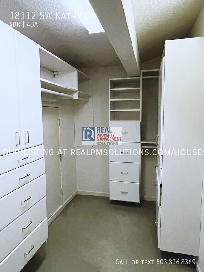 Building Photo - 18112 SW Kathy Ct