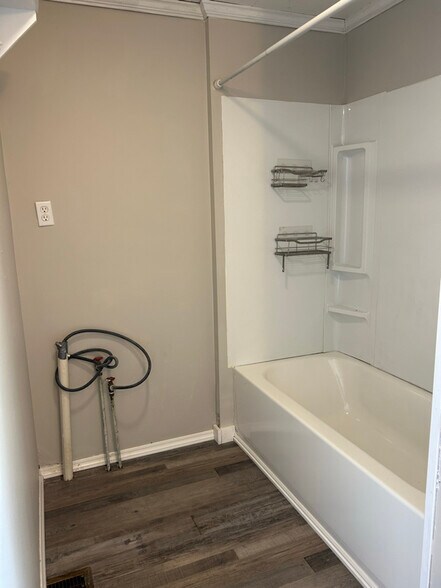 Building Photo - 215 W 1st St S