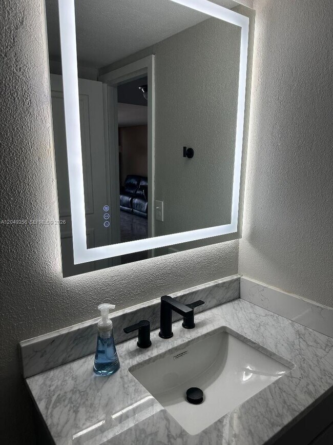 Building Photo - 2030 S Ocean Dr