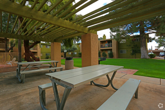 BBQ & Gazebo Area - Green Leaf at Broadway