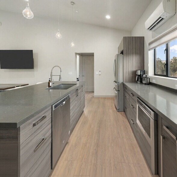 Building Photo - 30 Moondance Ln