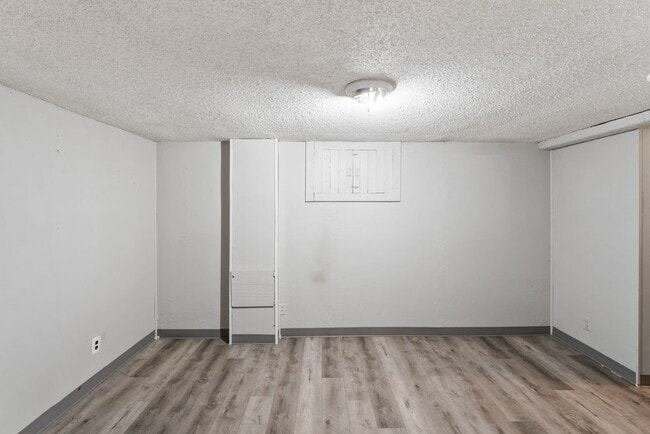 Building Photo - COMING SOON! 3 Bedroom 1 Bathroom in Grand...
