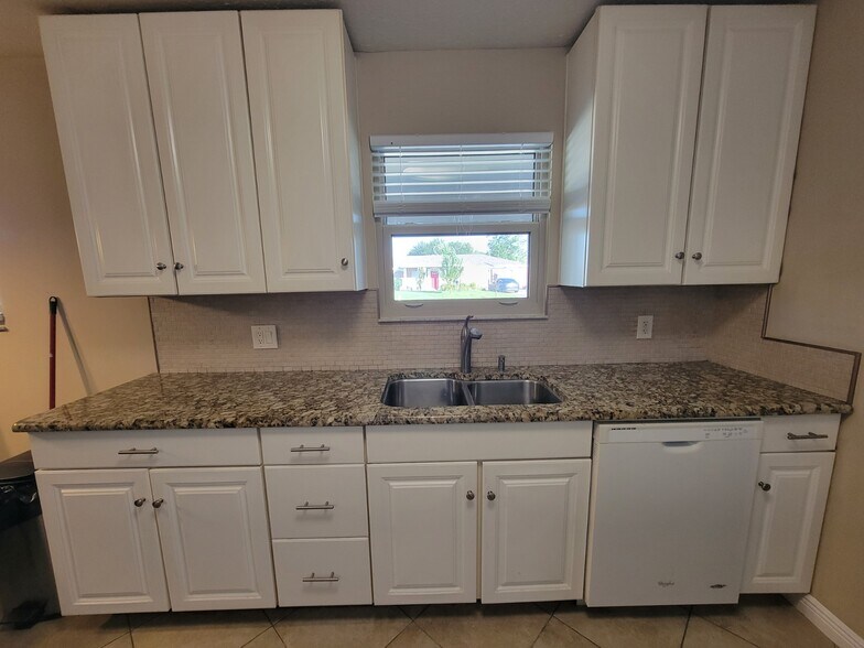 Building Photo - 3136 Lawton Ct