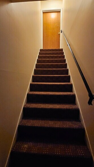 Building Photo - 2363 Mount Carmel Ave