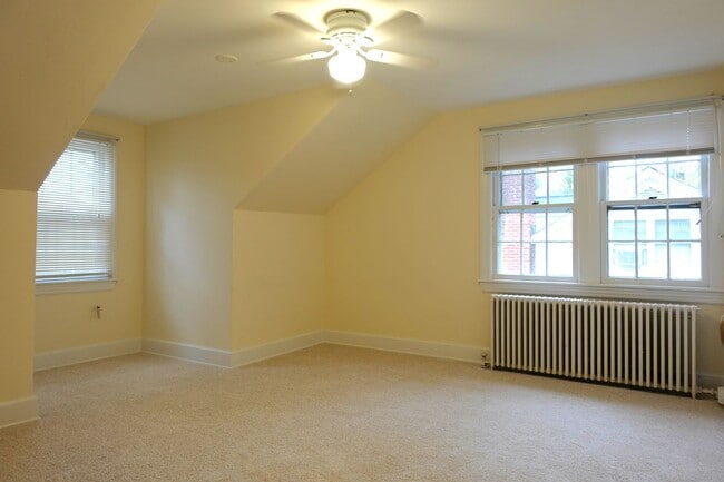 Building Photo - Country Charmer