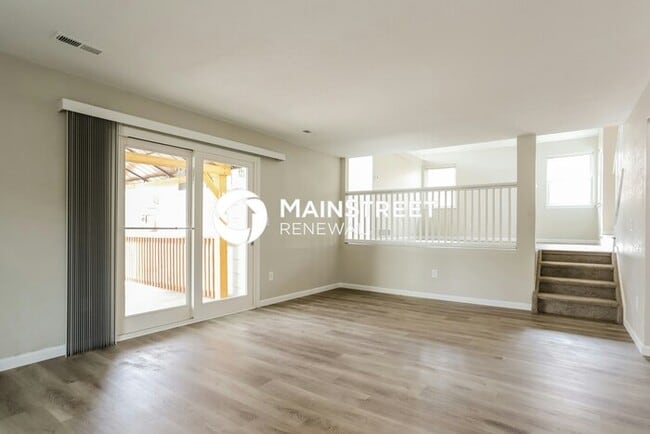 Building Photo - 3 Bedroom Pet-Friendly Home in DENVER, CO with Main Street Renewal