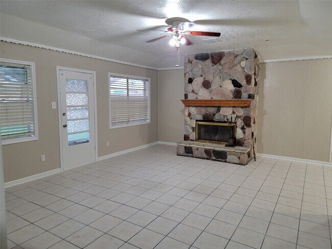 Building Photo - 14510 Roundstone Ln
