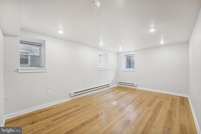 Building Photo - 4300 Chestnut St