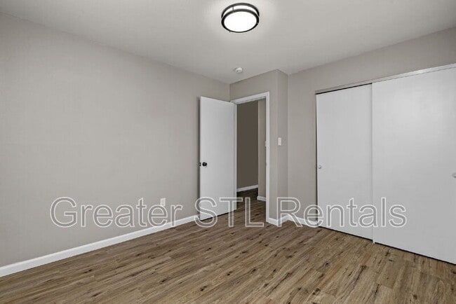 Building Photo - 208 Laurelwood Dr