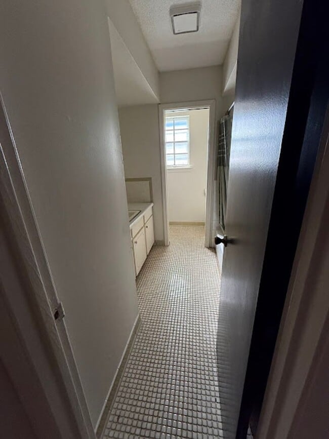 Building Photo - 497-497 Dickinson St