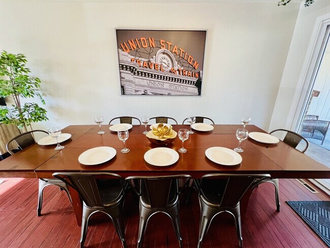 Building Photo - 7012 Ingalls St