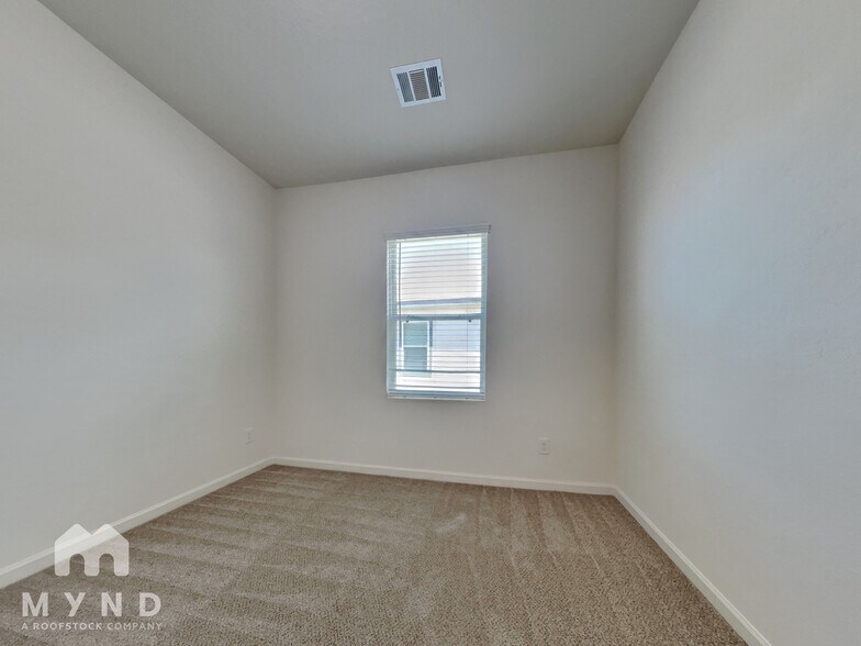 Building Photo - 1056 Banyon Tree Ln