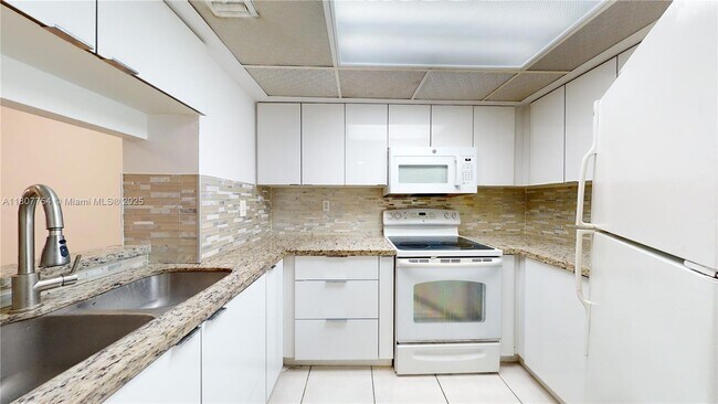 Primary Photo - 8275 SW 152nd Ave