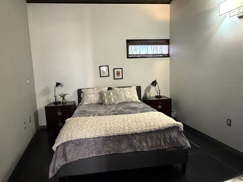Building Photo - 1720 Avenida Cristo Rey NW