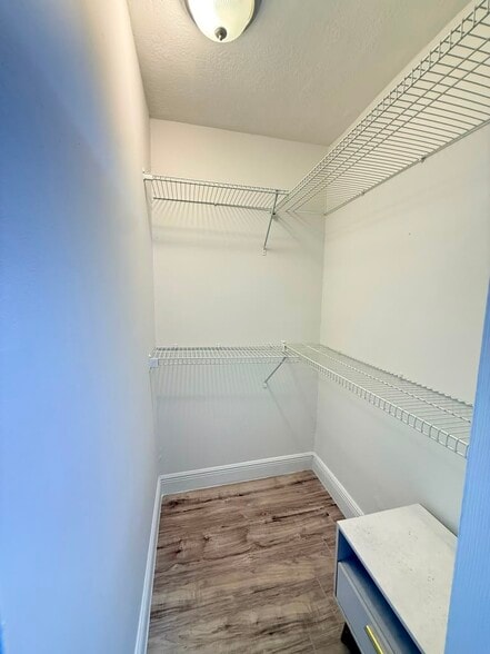 Building Photo - 9355 Fontainebleau Blvd