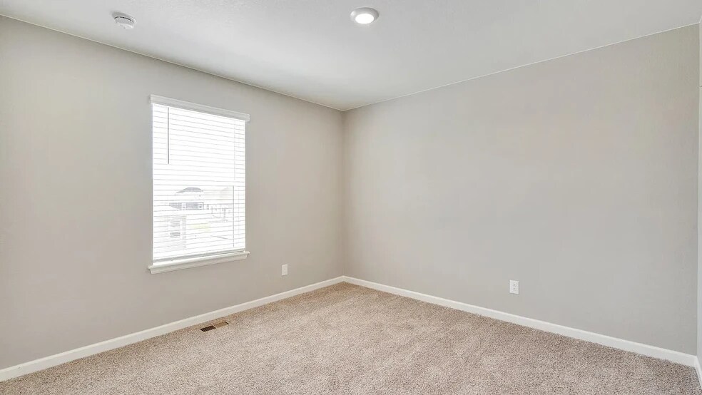 Guest Bedroom - 14611 Beebalm Ave