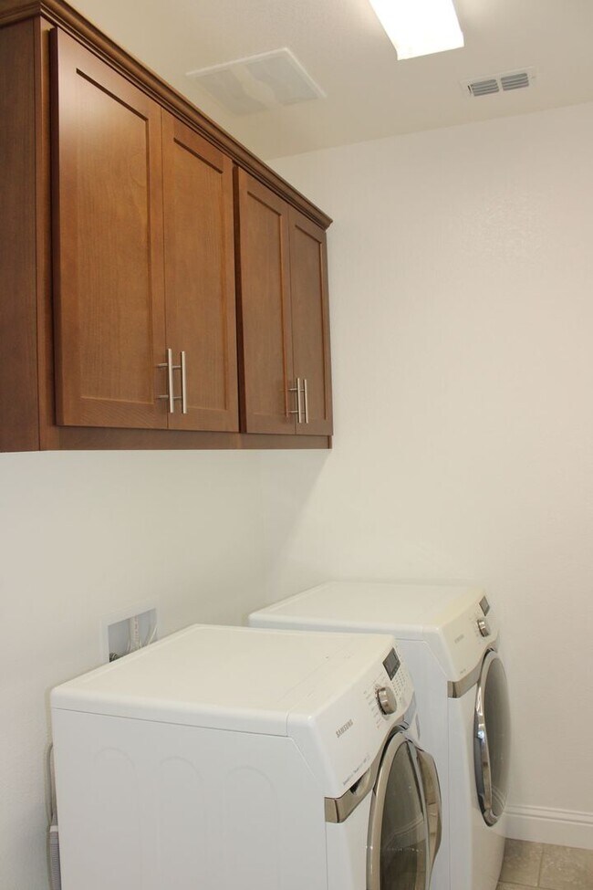 Building Photo - 1345 Orchid Ct