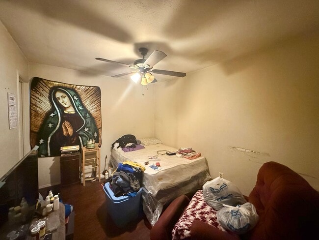 Building Photo - Coming soon! 4 bedrooms 1.5 bathrooms!