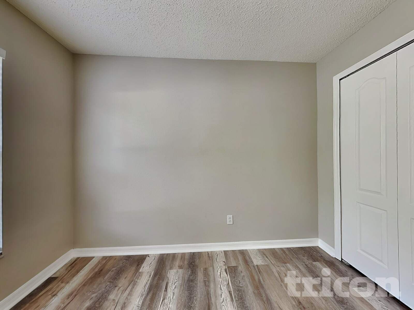 Building Photo - 233 Lakeway Ln