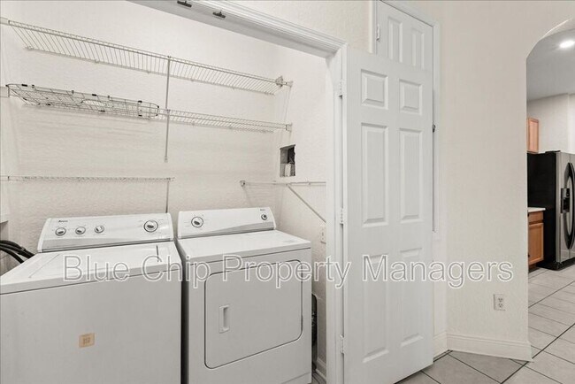 Building Photo - 6402 Cava Alta Dr