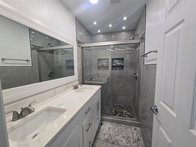 Building Photo - 211 Redfish Dr