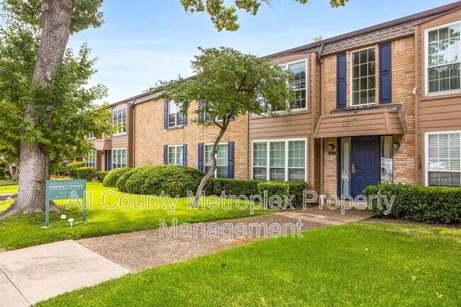 Building Photo - 7924 Royal Ln