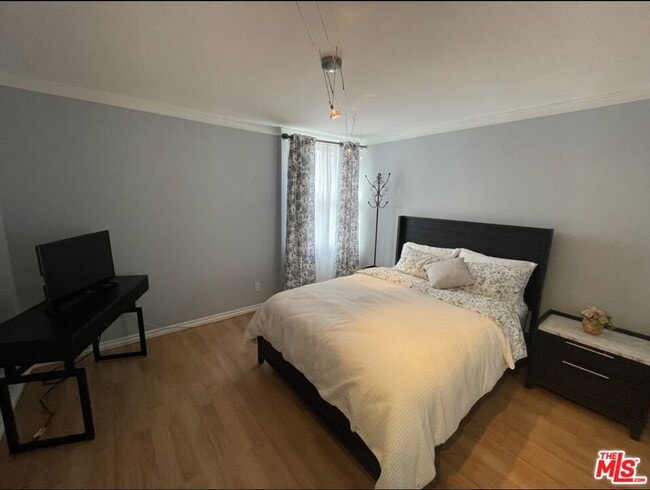 Building Photo - 5271 Newcastle Ave