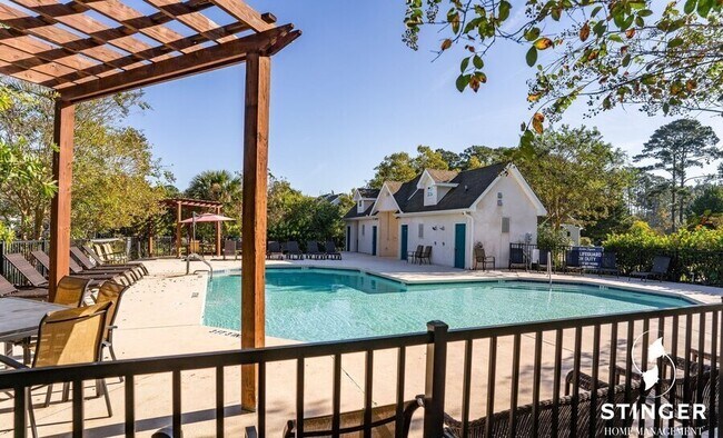 Building Photo - 381 Dante Cir