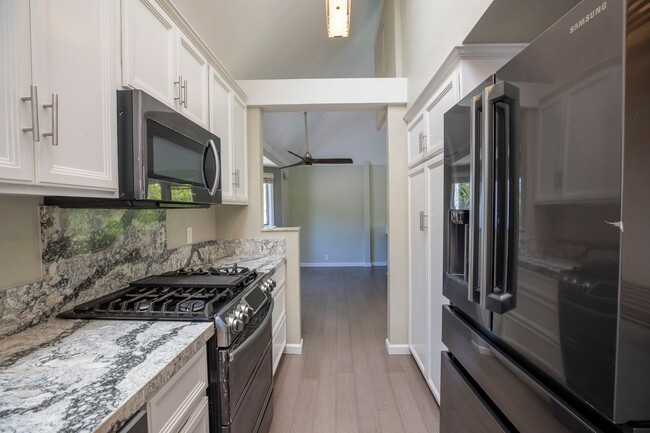 Building Photo - Hillside La Mesa, single family home, 3Bed...