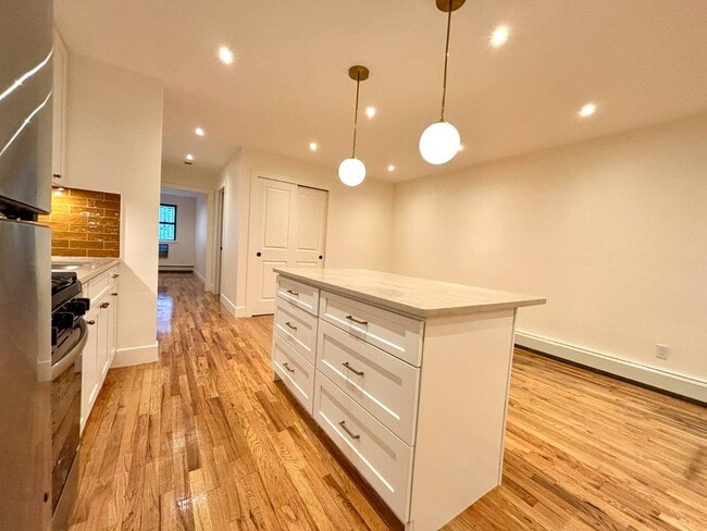 Building Photo - 2182 Davidson Ave