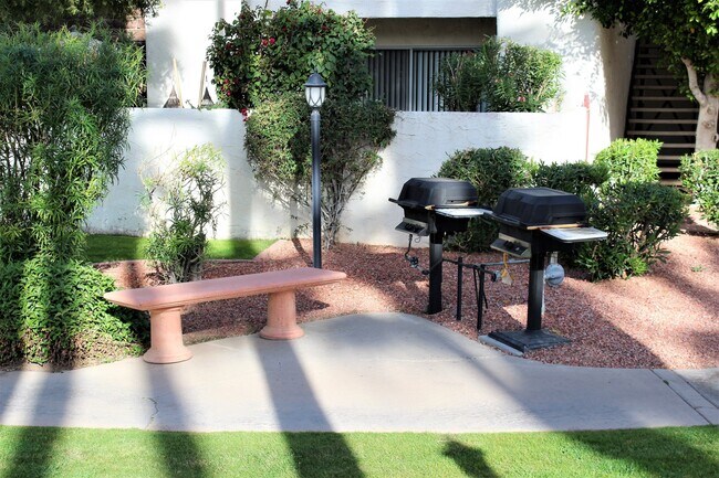 Building Photo - Studio Located in Monaco South Scottsdale Condominiums