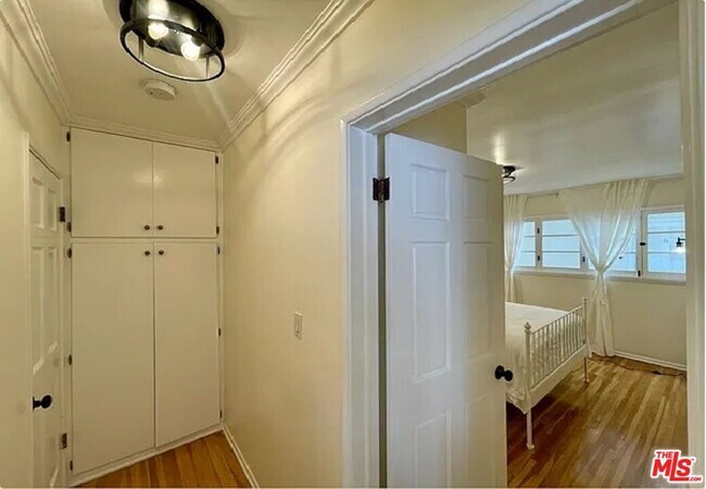 Building Photo - 938 6th St
