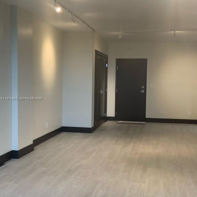 Building Photo - 90 Edgewater Dr