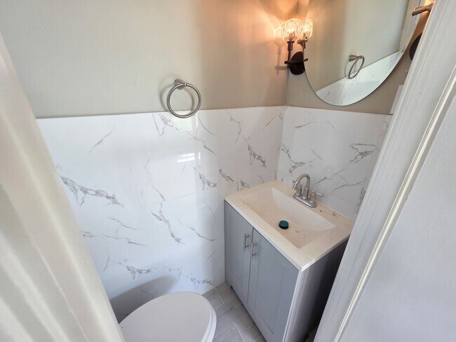 Building Photo - 100% Remodeled 2 bedroom 1.5 bath ANNUAL RENTAL