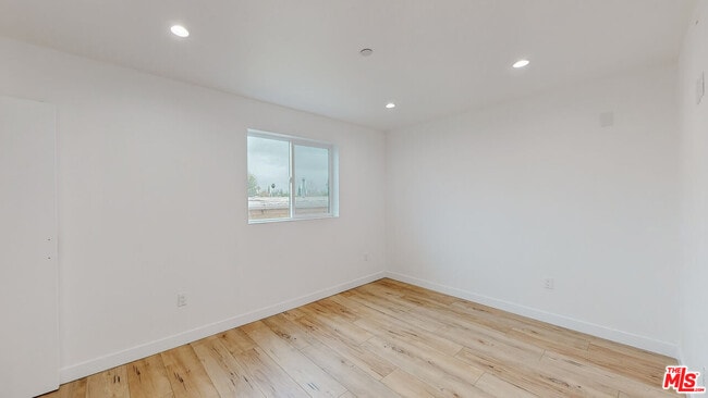 Building Photo - 6807 Gloria Ave