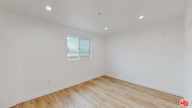 Building Photo - 6811 Gloria Ave