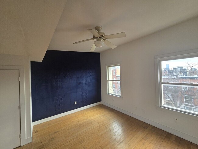 Building Photo - Bright and spacious three bedroom unit in a great location in Brewerytown