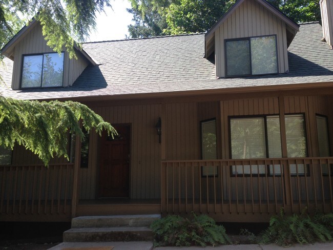 Building Photo - 2535 NE 95th St