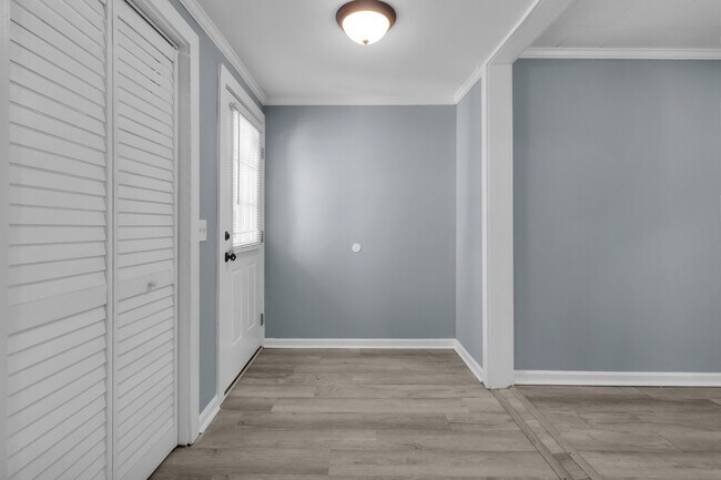 Building Photo - 522 Crawford St