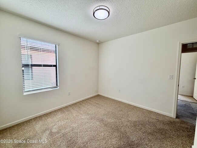 Building Photo - 388 Coyote Dr