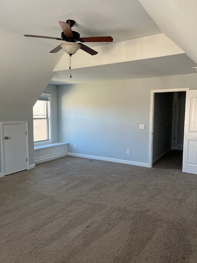 Building Photo - 6050 Sanmar Dr